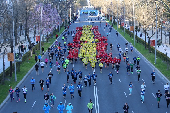 El Regimiento &laquo;Nápoles&raquo; formando una gran bandera de España