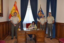 Firma del Libro de Honor.