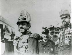 Desembarco del General Weyler en la Habana, acompañado del Gobernador de la ciudad, del General Pinto y del General de Marina, 1897-8