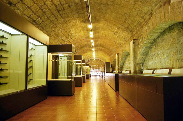 Armas de fuego y blancas