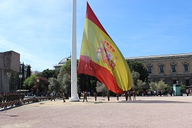 Un momento del Izado