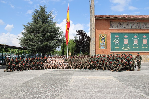 Marines y Cazadores de Montaña posan para el recuerdo.