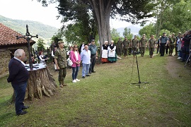 Autoridades presidiendo el acto