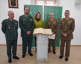 Foto con el libro recuperado