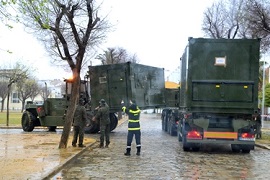 Inicio isla logística bajo la lluvia