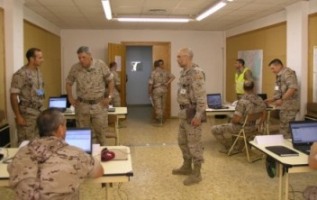 TG Comas y GB Aparicio dirigiendo el ejercicio