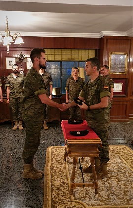 Entrega de boinas Jefe Bon