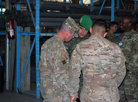 Entrega material campamento