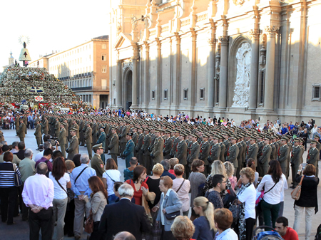 Formación en la Plaza del Pilar