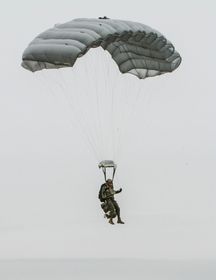 Salto en APM de preparación para el curso HALO/HAHO, de equipos del Mando de Poeraciones Especiales #MOE