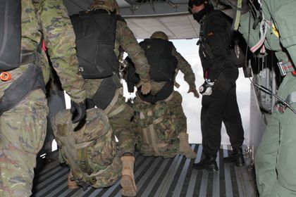 Salto en APM de preparación para el curso HALO/HAHO, de equipos del Mando de Poeraciones Especiales #MOE