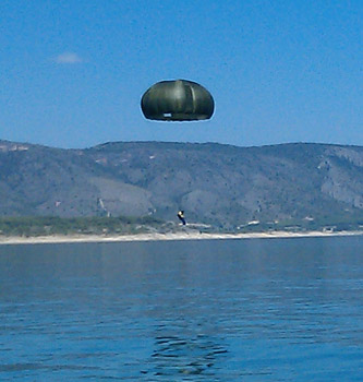 Salto paracaidista sobre el embalse de Buendía