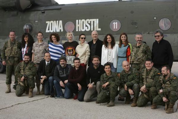 Militares y actores en la presentación