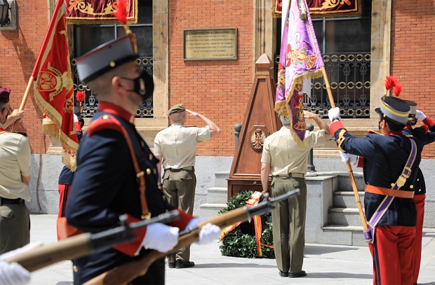 El JEME preside el homenaje a los héroes del Regimiento `Alcántara´