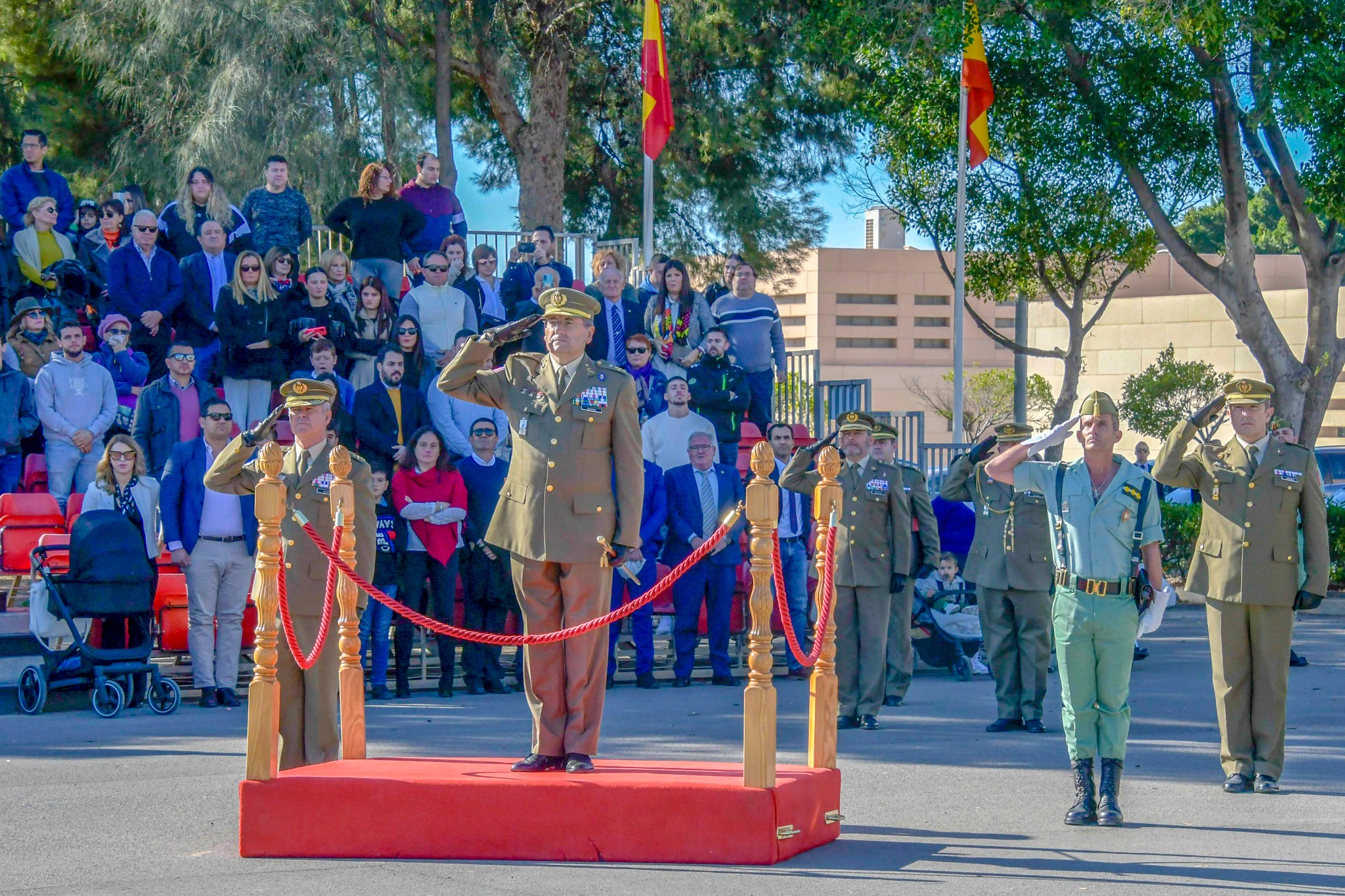 El JEME preside la parada militar en la que La Legión conmemora el 'Combate de Edchera' y celebra el Día del Antiguo Caballero Legionario. 