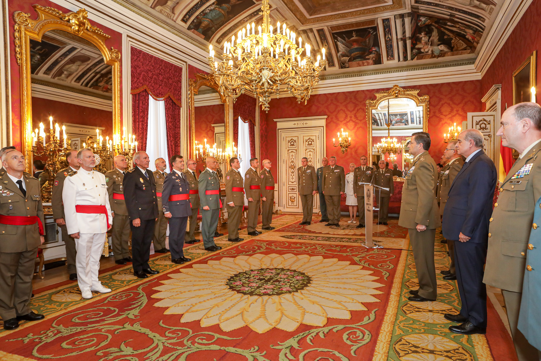 Imposición de las Grandes Cruces del Mérito Militar y de la Real y Militar Orden de San Hermenegildo 