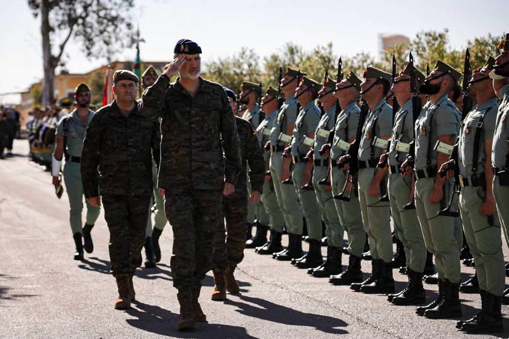 S.M. el Rey pasa revista a la Fuerza 
