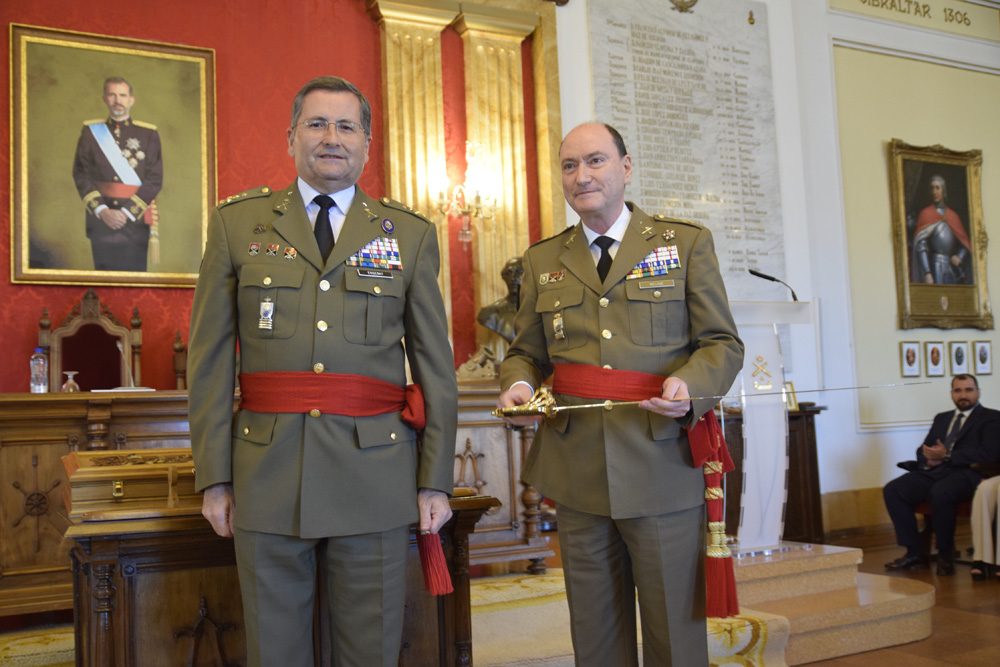 El teniente general Martínez Meijide ha recibido el Premio Daoíz