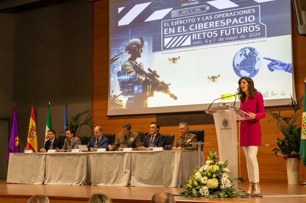 El JEME G.E. Amador Enseñat y Berea junto a Nicolás Ruiz Reyes, Rector de la Universidad de Jaén, inauguran las jornadas de: 'Retos Futuros'