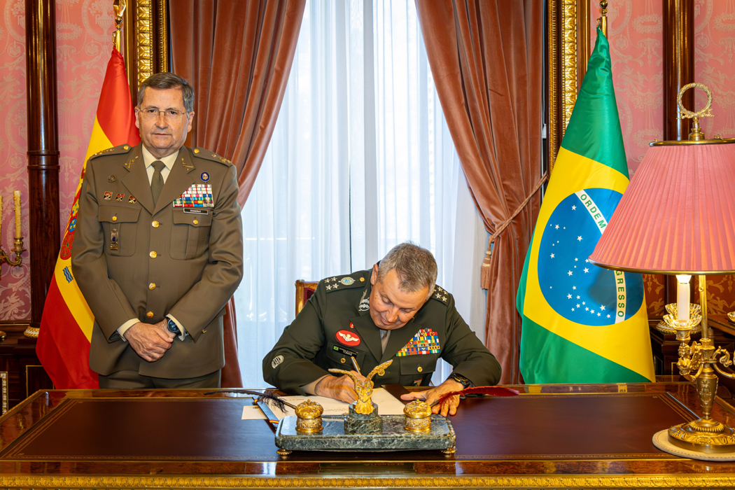 El JEME recibe al comandante del Ejército de Brasil en el Cuartel General del Ejército
