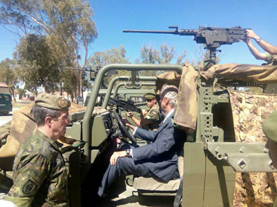 Visita del ministro de Defensa y el Jefe de Estado Mayor del Ejército a la sede del Mando de Operaciones Especiales en Alicante