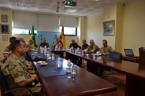 Conferencia en el Cuartel General de la BRIAC XII