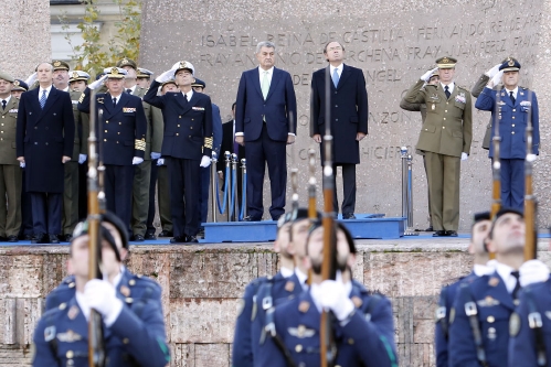 El JEME asiste al Izado Solemne de Bandera el Día de la Constitución