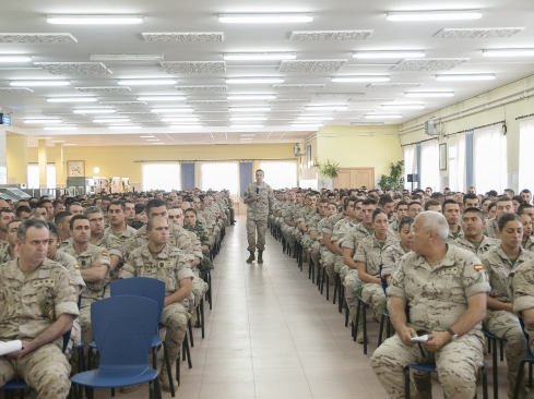 Visita del Ministro de Defensa y del JEME a la B.M "Cid Campeador"