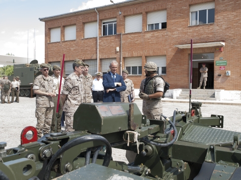 Visita del Ministro de Defensa y del JEME a la B.M "Cid Campeador"