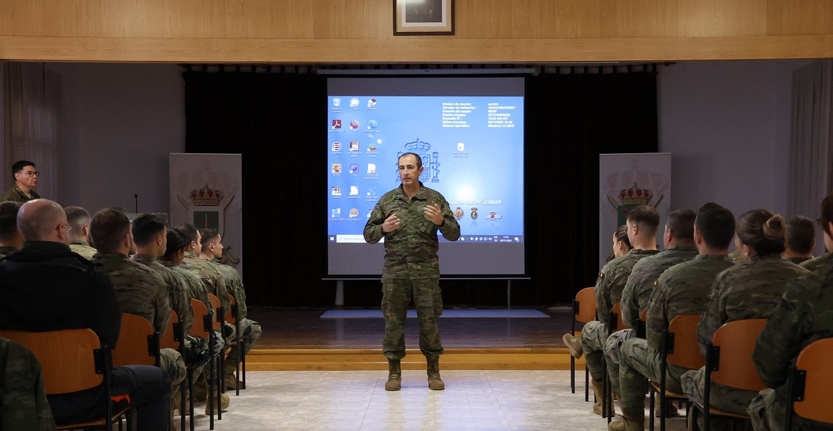 Charla del suboficial mayor de Ejército