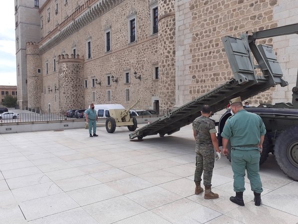 Pieza antitanque Placencia en el patio del MUE