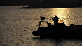 Unidad de Embarcaciones del MOE en la oscuridad