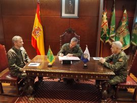 Firma del relevo de CAET,s
