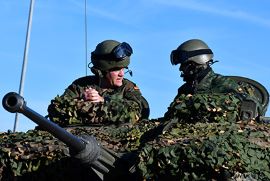 Visita del general jefe de la división `Castillejos´ a la brigada `Extremadura´ XI