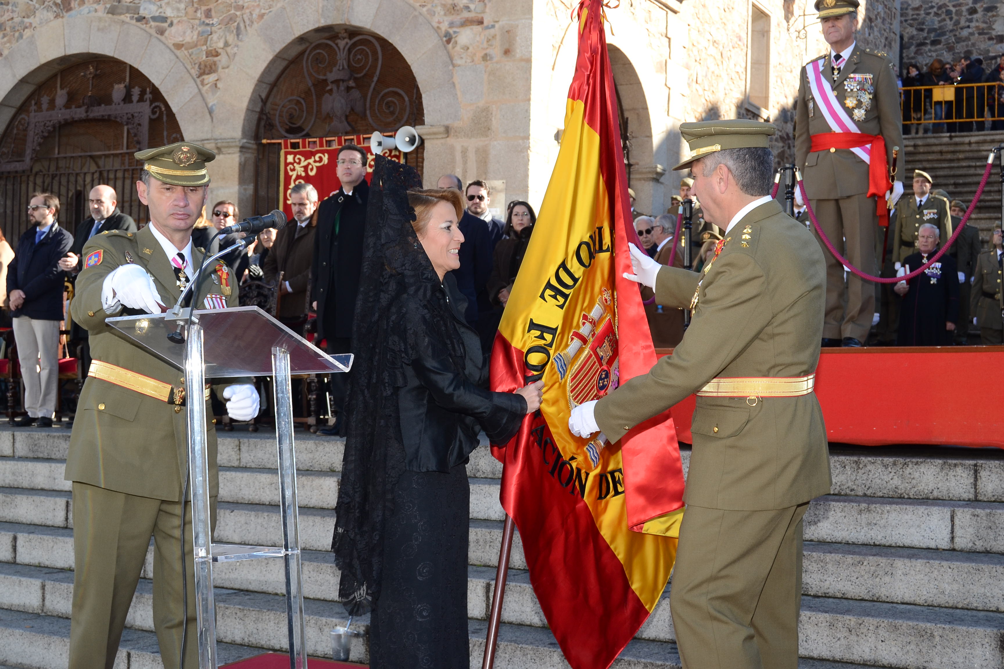 ENTREGA DE LA NUEVA BANDERA