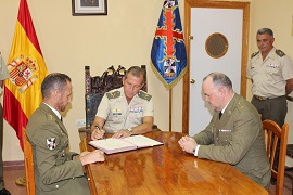 Momento de firmas de la cédula.