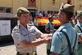 Entrega de condecoraciones.