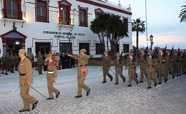 Desfile de las tropas ante las autoridades.