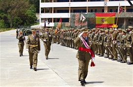 Comge Sancho pasando revista.