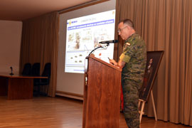 Coronel Capella, conferenciante.