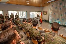 Bienvenida del general al personal egresado.