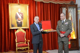 Entrega de la Bandera al Ayuntamiento de Loja