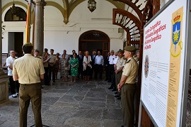 Momento de una visita guiada a la exposición