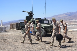 El General recorre el despliegue con su Estado Mayor