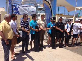 El Coronel Royo y las autoridades con los premiados.