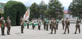 CORONEL DIRECTOR REVISTANDO LA FORMACIÓN