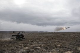 Ejercicio de tiro con un misil contracarro Spike