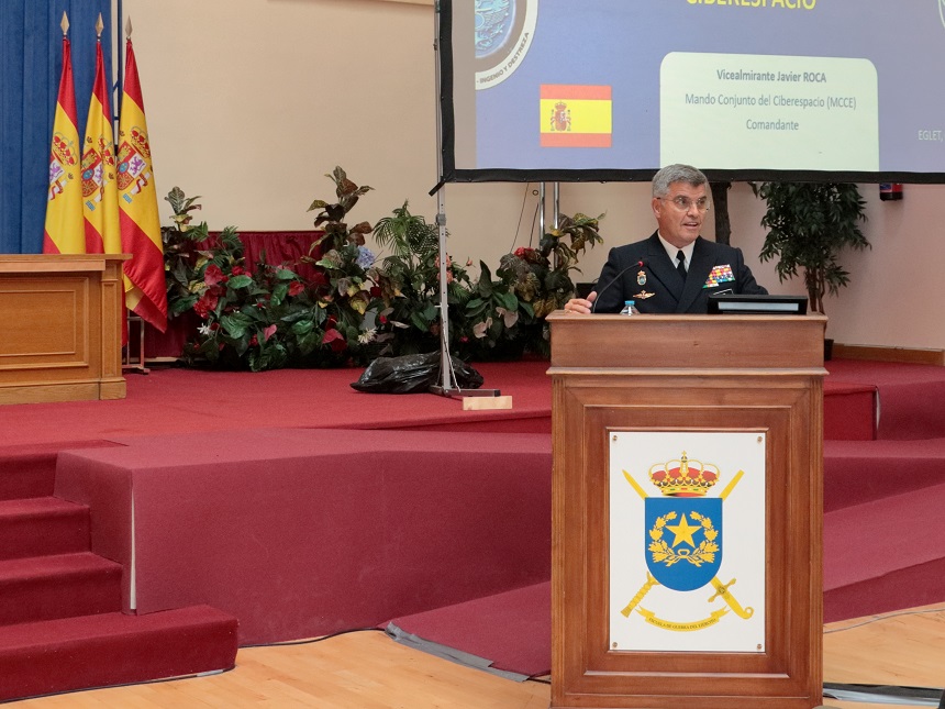 El vicealmirante Roca durante su exposición