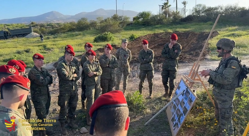 Visita a la COMGEMEL de los cadetes de 3er curso de la Academia General Militar