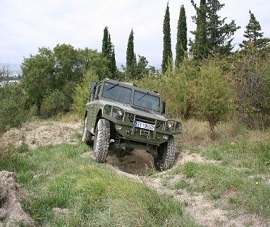 VAMTAC adaptándose al terreno.